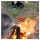Gemütlicher Grillplatz im Abendlicht